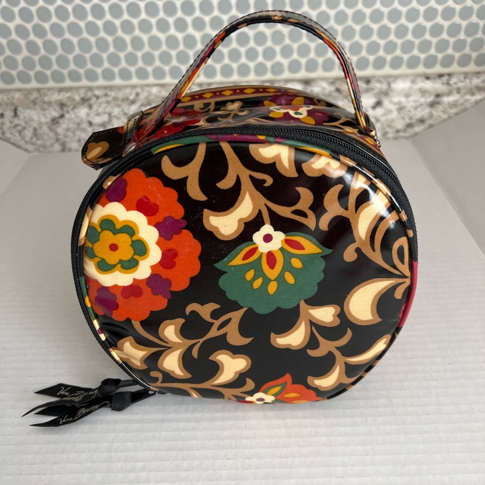 Vera Bradley cosmetic bag🍒 - Picture 3 of 5